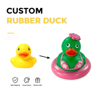 Canard de bain personnalisé avec logo Duck Girl, 2 pouces, en PVC, mini-jouets de baignoire, designs variés, canard en caoutchouc jaune qui couine, pour bébés unisexe