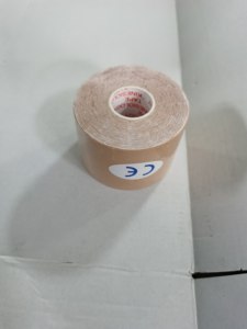 Vente en gros de ruban adhésif en coton imperméable prédécoupé de 5 m x 5 cm pour la kinésiologie, le fitness, la médecine, le sport et les muscles - Product Image 2