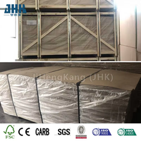 Portes intérieures en panneaux composites lisses avec apprêt blanc JHK-011 pour maisons, hôtels, design moderne, utilisation dans les salles de bain, panneaux de porte de haute qualité