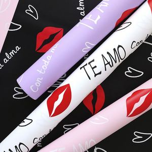 Papier d'emballage pour bouquet de fleurs fraîches, style romantique pour la Saint-Valentin, motif de lèvres rouges, art floral espagnol, imperméable et enduit - Product Image 3