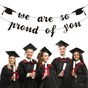 Guirnalda de Decoración <span class=keywords><strong>para</strong></span> Fiesta de Graduación 2026, Banner de Felicitación <span class=keywords><strong>para</strong></span> Graduados de la Clase 2026, Impresión en Negro/Dorado, Incluye Birrete de Graduación y Estrella - Product Image 2