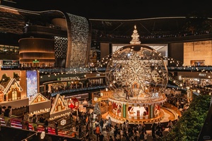 Esfera de Navidad Encantadora de Acero Inoxidable - Escultura de Luz de Bola de Cristal para el Vestíbulo de un Hotel de Lujo - Product Image 5