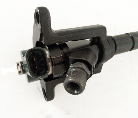 common rail injector 0445120073  0445120512 injector for Volvo Mitsubishi Canter Fuso injector nozzle 0445120073  ME194299