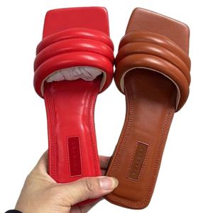 รองเท้าลำลองผู้หญิงสำหรับฤดูร้อน วัสดุ PU หัวเหลี่ยม เปิดนิ้วเท้า พื้นนุ่มกันลื่น ใส่สบาย ทนทาน แฟชั่นทันสมัย - Product Image 2