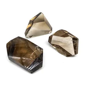 Venta al por mayor de piedras preciosas de cristal natural Arco Iris cuarzo ahumado forma libre encabezado piedra preciosa de cristal pulido para la decoración del hogar