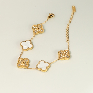 Bracelet à maillons en acier inoxydable plaqué or 18 carats avec breloque fleur classique et tendance, cadeau de Noël, accessoire de mode pour femme - Product Image 1