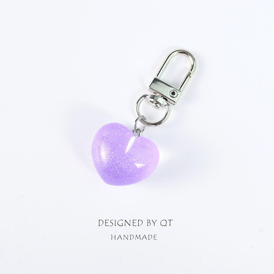พวงกุญแจเรซิ่นรูปหัวใจสีม่วง