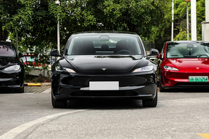 Auto Usata Economica <span class=keywords><strong>Tesla</strong></span> <span class=keywords><strong>Model</strong></span> <span class=keywords><strong>3</strong></span> 2025 Versione a Trazione Posteriore, Berlina Elettrica di Medie <span class=keywords><strong>Dimensioni</strong></span>, Motore Singolo, per Famiglia e Città, in Vendita - Product Image 2
