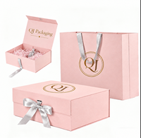 Boîte cadeau magnétique doublée de satin pour l'emballage de perruques et d'extensions de cheveux, boîte en carton pliable avec couvercle rabattable et poignée en ruban