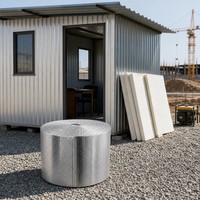 Isolation thermique moderne et écologique en feuille de bulles avec R4.0 pour entrepôts en métal ondulé