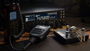 วิทยุสื่อสาร YAESU FT-450D VHF 100W แบบสองย่านความถี่ ดิจิตอล สำหรับรถยนต์ คลื่นสั้น ซิงเกิลไซด์แบนด์ ระยะ 50 กม. - Product Image 3