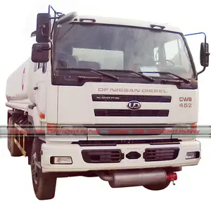 DF Diesel UD CWB 452 водный грузовик с бабочкой и UD грузовик запасные части вызов Whatsapp + 86 15897603919