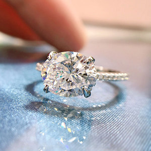 Anello da donna ovale con zirconi lucidi, elegante gioiello da mano per matrimonio, fidanzamento e uso quotidiano - Product Image 4