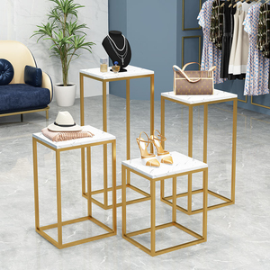 Espositore in Metallo <span class=keywords><strong>di</strong></span> Alta Qualità per Negozi, Scaffale da Terra in Ferro Oro e Nero per Scarpe, Borse e <span class=keywords><strong>Abbigliamento</strong></span>, Design d'Interni per Negozi - Product Image 1