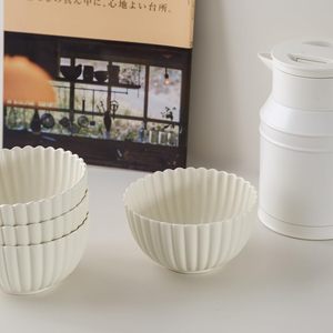 Ensemble de bols à marguerites en forme de fleur en céramique 5.5 pouces et 17 oz crème mate - Product Image 4