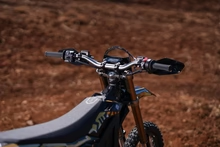 Moto électrique tout-terrain Surron Ultra Bee 21KW 74V 55Ah Batterie Mode Eco Dual Sport Motocross électrique avec charge rapide - Product Image 2