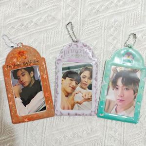 Muestra Gratis: Lindo Porta Tarjetas de PVC con Atractivo Llavero para Guardar Tarjetas de Crédito y Artículos de Papelería - Product Image 6