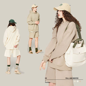 Tissu en polaire tricoté uni personnalisé pour l'hiver avec impression numérique pour sweat-shirt à capuche et ensemble short assorti pour homme - Product Image 3