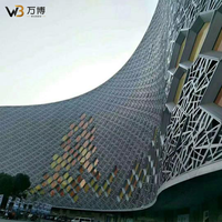 Panneau de mur-rideau en aluminium de forme irrégulière, arrangement aléatoire, revêtement de façade, conception personnalisée pour bâtiment commercial