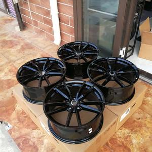 Venta al por mayor de fábrica: Llanta de aleación fundida 18x8, 5 orificios 5x112, ET45, CB57.1, negro brillante plateado, 5 radios en Y, para automóvil, suministro a granel 5419 - Product Image 5