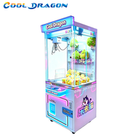 Machine à griffes d'arcade Lucky Cat en acier inoxydable à monnayeur avec interface anglaise pour la distribution de peluches et les centres de jeux