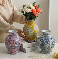 Vases en porcelaine bleu et blanc faits à la main Art déco Design chinois pour la décoration intérieure Vase à fleurs en gros