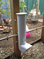 Mangeoire suspendue pour volailles ZZ DIY en PVC/tubulaire avec protection contre la pluie pour poulets, poussins, oiseaux, cailles, équipement d'alimentation LM-100