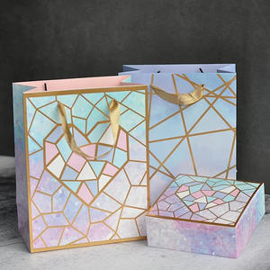 Sacs <span class=keywords><strong>en</strong></span> <span class=keywords><strong>papier</strong></span> de luxe pour boutique, sacs de transport de détail, sacs <span class=keywords><strong>en</strong></span> <span class=keywords><strong>papier</strong></span> écologiques, durables, recyclés, imprimés sur mesure, <span class=keywords><strong>en</strong></span> gros, <span class=keywords><strong>pas</strong></span> chers - Product Image 3