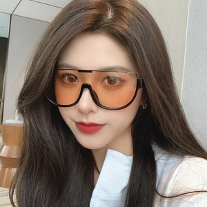 Gafas de Sol Unisex de Moda, Montura Grande Transparente de PC, Lentes Degradadas Azules, Diseño Deportivo de Una Pieza, Último Modelo en Venta - Product Image 3