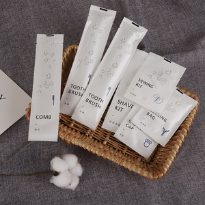 Conjunto de Artigos de Higiene Descartáveis Personalizáveis para Hotéis e Pousadas: Escova de Dentes, Pente, Lâmina de Barbear, Touca de Banho, Cotonete - Embalados Individualmente - Product Image 1