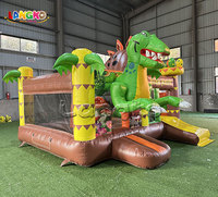 Château gonflable sur le thème des dinosaures avec toboggan pour la location