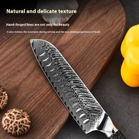 Couteau Santoku de cuisine japonais en acier damassé avec manche en résine VG10 tranchant et durable