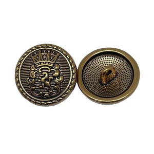 Style britannique couronne Lion métal pull pardessus tricoté coton rembourré manteau main couture bouton - Product Image 1