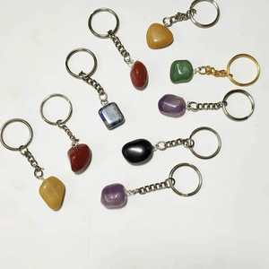 Venta al por mayor recién llegado artesanías naturales piedras curativas cristal pulido piedra caída llavero amor para la venta - Product Image 2