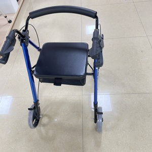 Deambulatore Rollator Più Venduto con Ruote e Sedile <span class=keywords><strong>per</strong></span> <span class=keywords><strong>Disabili</strong></span> e Anziani - Product Image 2