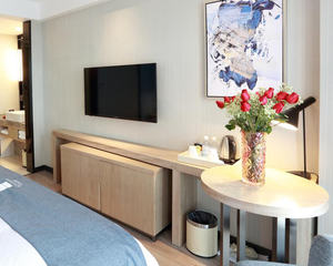 Cadre de lit et tête de lit d'hôtel en bois massif moderne à prix de gros direct d'usine pour l'utilisation d'ensembles de chambre à coucher d'hospitalité commerciale - Product Image 3