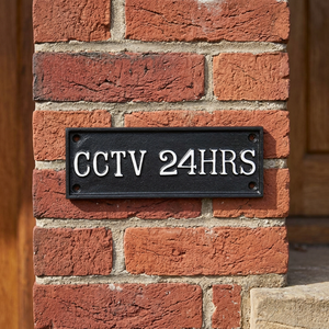 ป้ายเหล็กหล่อสีดำรูปสี่เหลี่ยมผืนผ้า ป้าย CCTV 24 ชม. ป้ายเตือนติดผนังทำมือสไตล์วินเทจ ป้ายโบราณ สำหรับใช้ในสำนักงาน โชว์รูม ประตู - Product Image 1