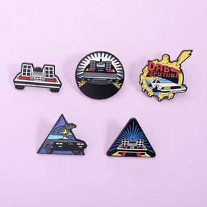 Broche Personalizado <span class=keywords><strong>de</strong></span> Aleación <span class=keywords><strong>de</strong></span> Zinc con Acabado en Níquel Negro, Diseño <span class=keywords><strong>de</strong></span> Coche DeLorean <span class=keywords><strong>de</strong></span> la Película 'A Través <span class=keywords><strong>del</strong></span> <span class=keywords><strong>Tiempo</strong></span>', para Mochila o Solapa - Product Image 1
