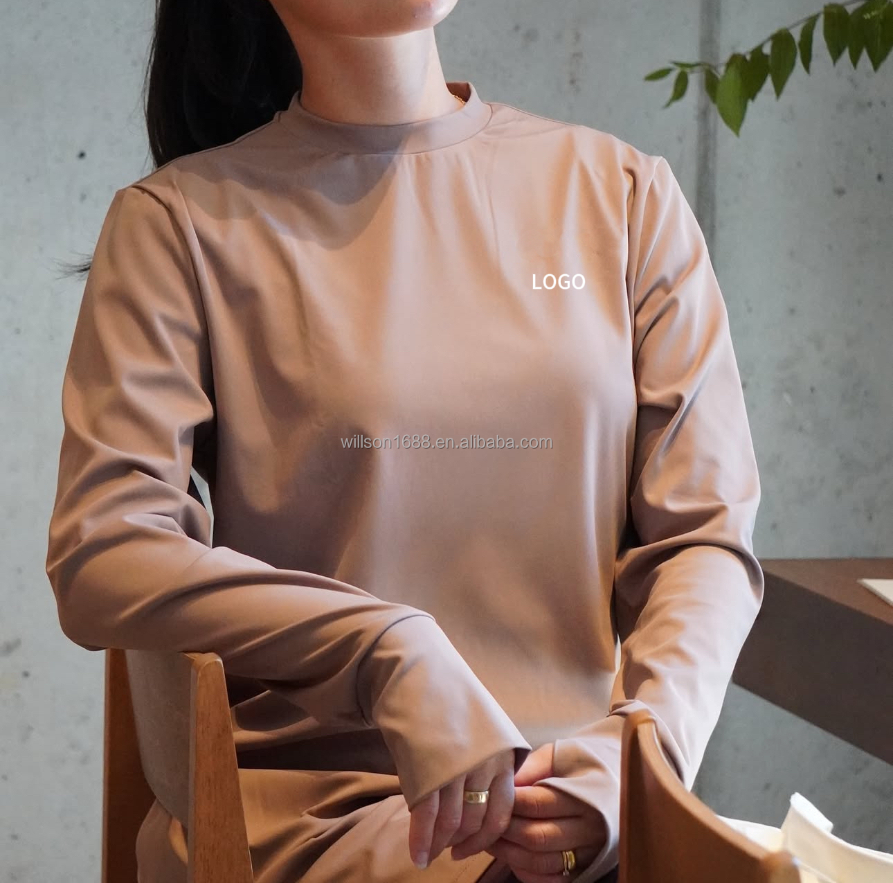 Active Women's Modest Workout Top Loose Fit Breathable Fabric for Islamic Modest Sportwear