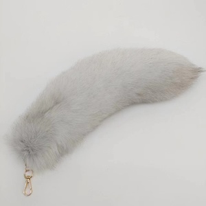 <span class=keywords><strong>Real</strong></span> <span class=keywords><strong>Animal</strong></span> Fur 40 cm Fluffy Blue Fox Fur Tail Llavero Gris Blanco Fox Tail - Product Image 4