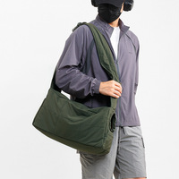 Sac bandoulière décontracté d'extérieur unisexe grande capacité léger en nylon avec fermeture éclair style urbain minimaliste en polyester