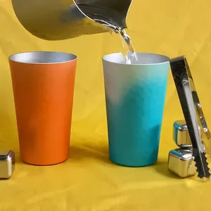 कस्टम डिस्पोजेबल रंग बदलते पार्टी कप धातु गिलास 450ml पुन: प्रयोज्य जादू एल्यूमीनियम मग बियर कप