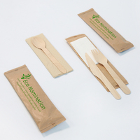 Couverts biodégradables de sécurité alimentaire couteau fourchette cuillère couverts en bois ensemble de couverts jetables emballés individuellement avec serviette