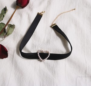 Collana girocollo in velluto con perle a forma di cuore per donna, semplice collana corta a clavicola - Product Image 3