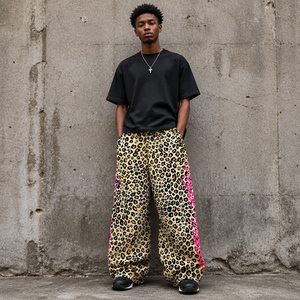 <span class=keywords><strong>Pantaloni</strong></span> Capri da <span class=keywords><strong>Uomo</strong></span> Y2K a Gamba Larga in Cotone 100% di Alta Qualità, Traspiranti, Lavorati a Maglia, con Stampa Leopardata e Scritta Rosa, Vita Elastica, Pesanti - Product Image 3