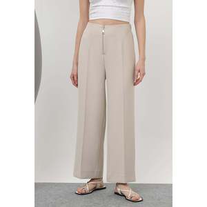 Pantalon plissé beige élégant pour femme Puane avec fermeture éclair et plis, idéal pour le bureau ou les occasions décontractées, Modèle 18228PNT - Product Image 3