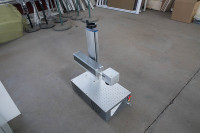 Machine de marquage et de gravure au laser à fibre 20W 30W 50W pour métal, acier inoxydable, aluminium, fer