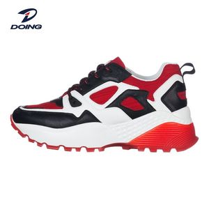 Vente en gros de baskets design de luxe à <span class=keywords><strong>plateforme</strong></span> et semelle épaisse, décontractées pour la marche et la mode pour femmes, chaussures pour papa et hommes - Product Image 1