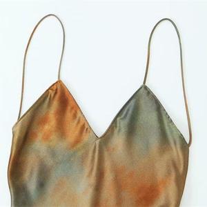 Vestido de satén de seda estampado con cuello en V y espalda descubierta de cintura alta, estilo socialité, novedad de verano - Product Image 3