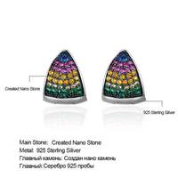 Venta al por mayor de joyería de moda para mujer en forma de cono de capas multicolores Micro pavimentado Arco Iris Color triángulo en forma de aro pendiente de circón